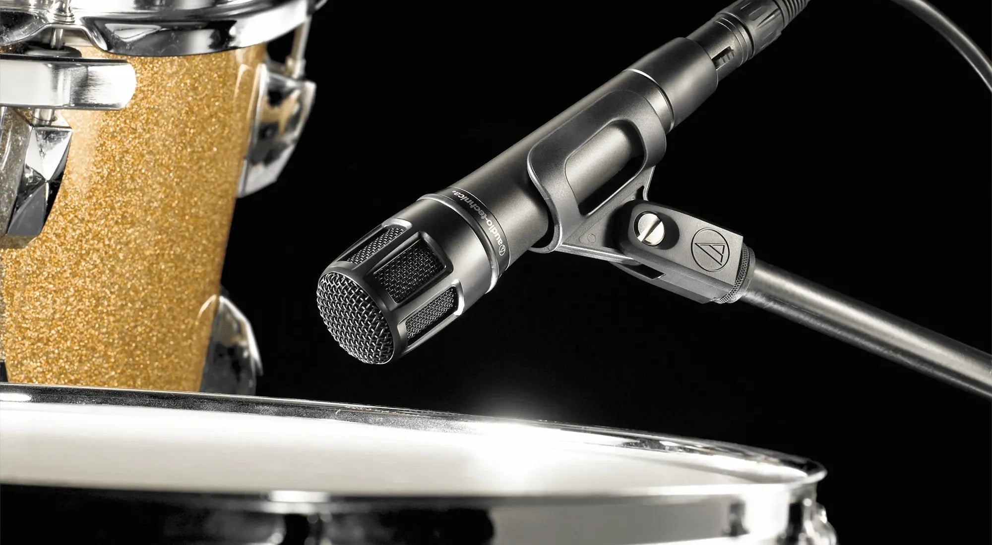 Micrófono para Instrumento captando el audio de una batería